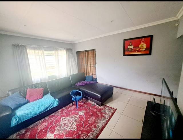 3 BEDROOM HOUSE FOR SALE IN HEUWELOORD